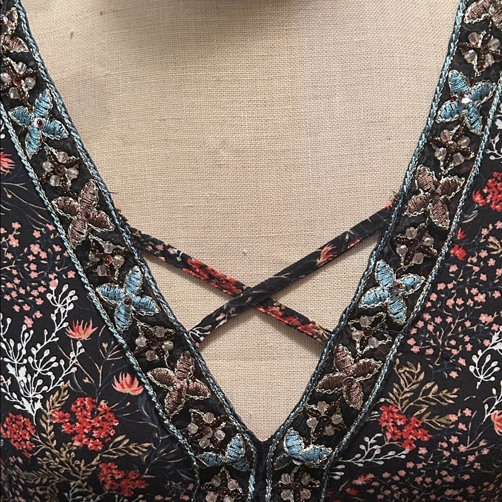 UMGEE Floral V-Neck Long Tunic Sleeve Top - Picture 2 of 4